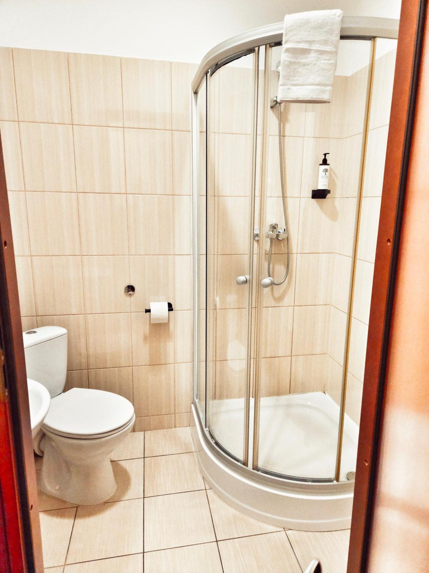 Hotel I Restauracja W Luboniu Екстер'єр фото