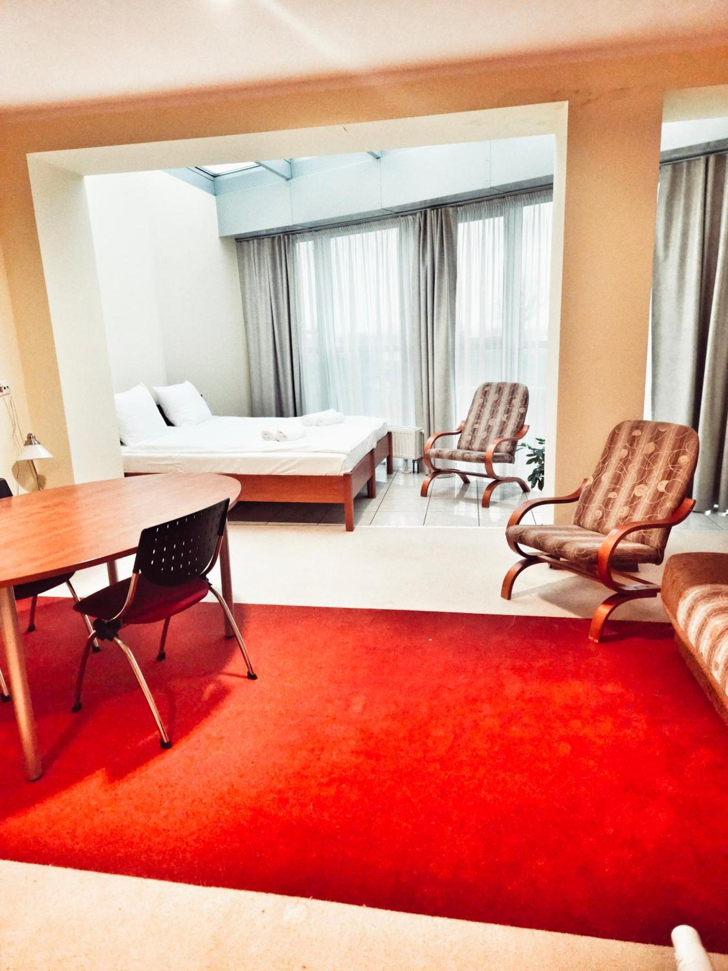 Hotel I Restauracja W Luboniu Екстер'єр фото