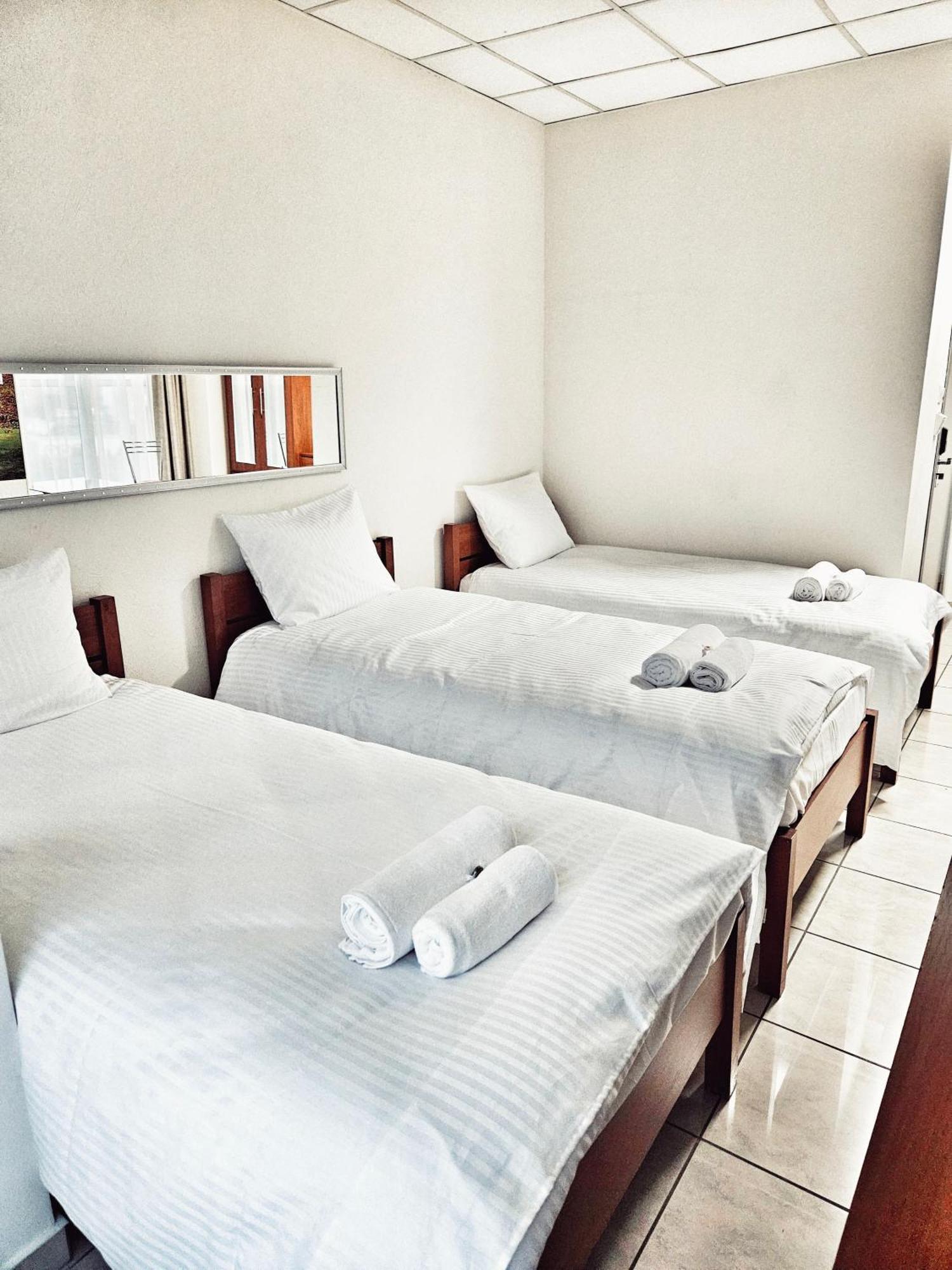 Hotel I Restauracja W Luboniu Екстер'єр фото