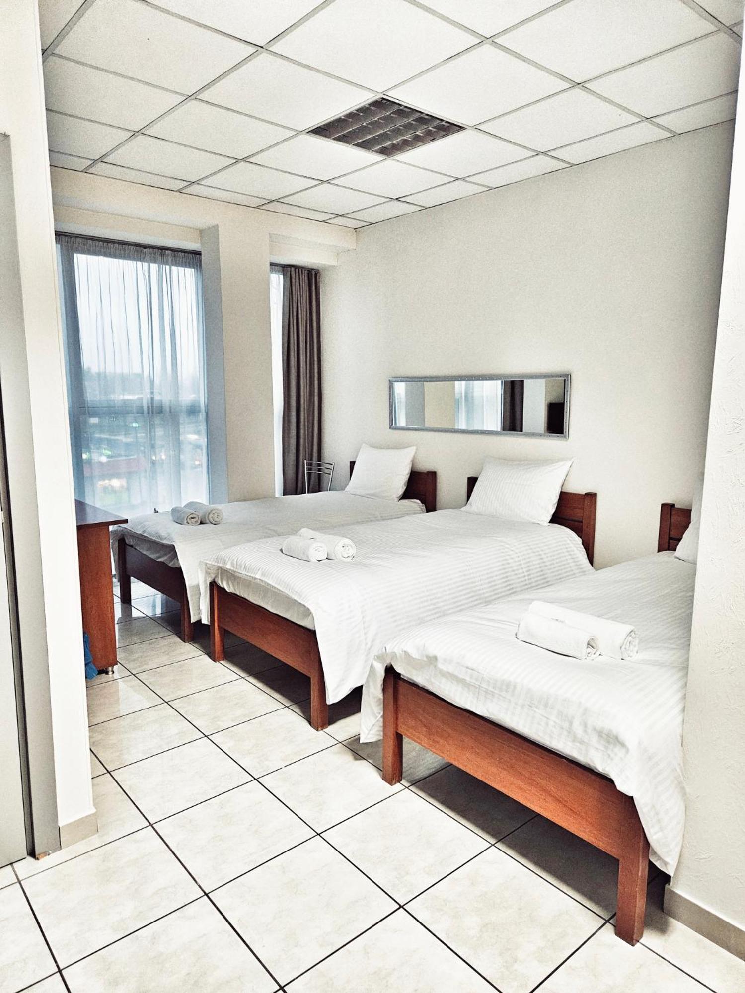 Hotel I Restauracja W Luboniu Екстер'єр фото
