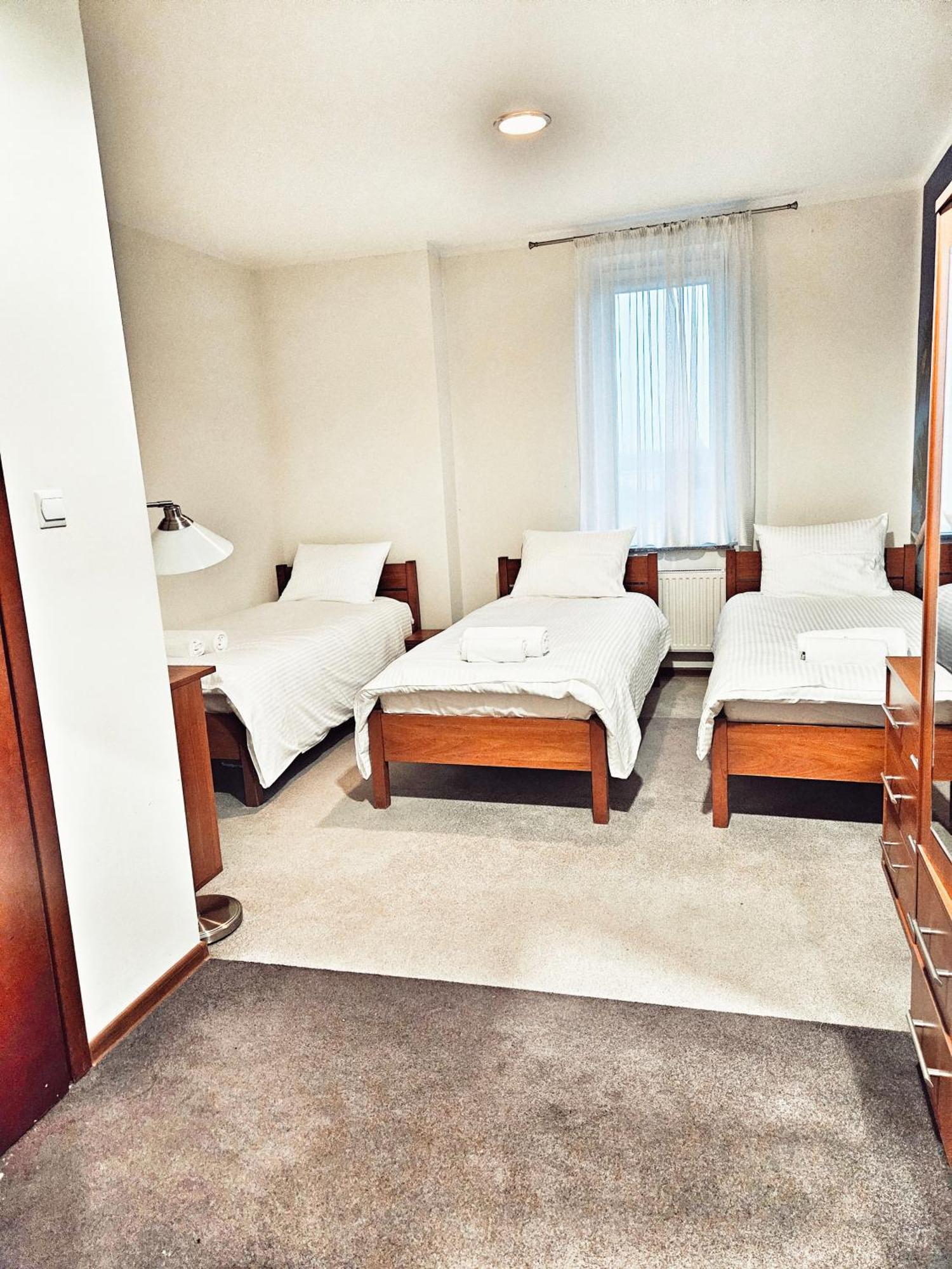Hotel I Restauracja W Luboniu Екстер'єр фото