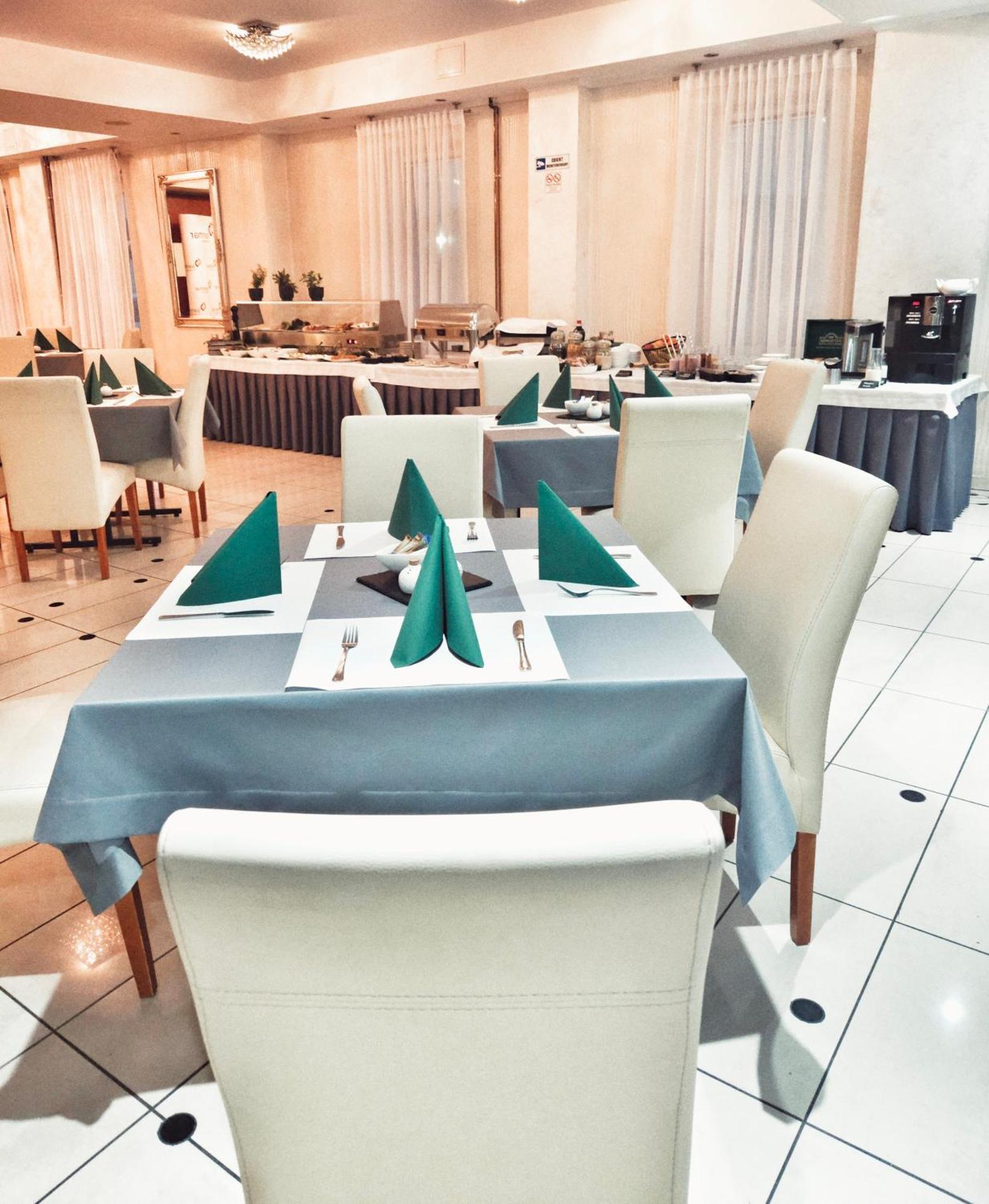 Hotel I Restauracja W Luboniu Екстер'єр фото