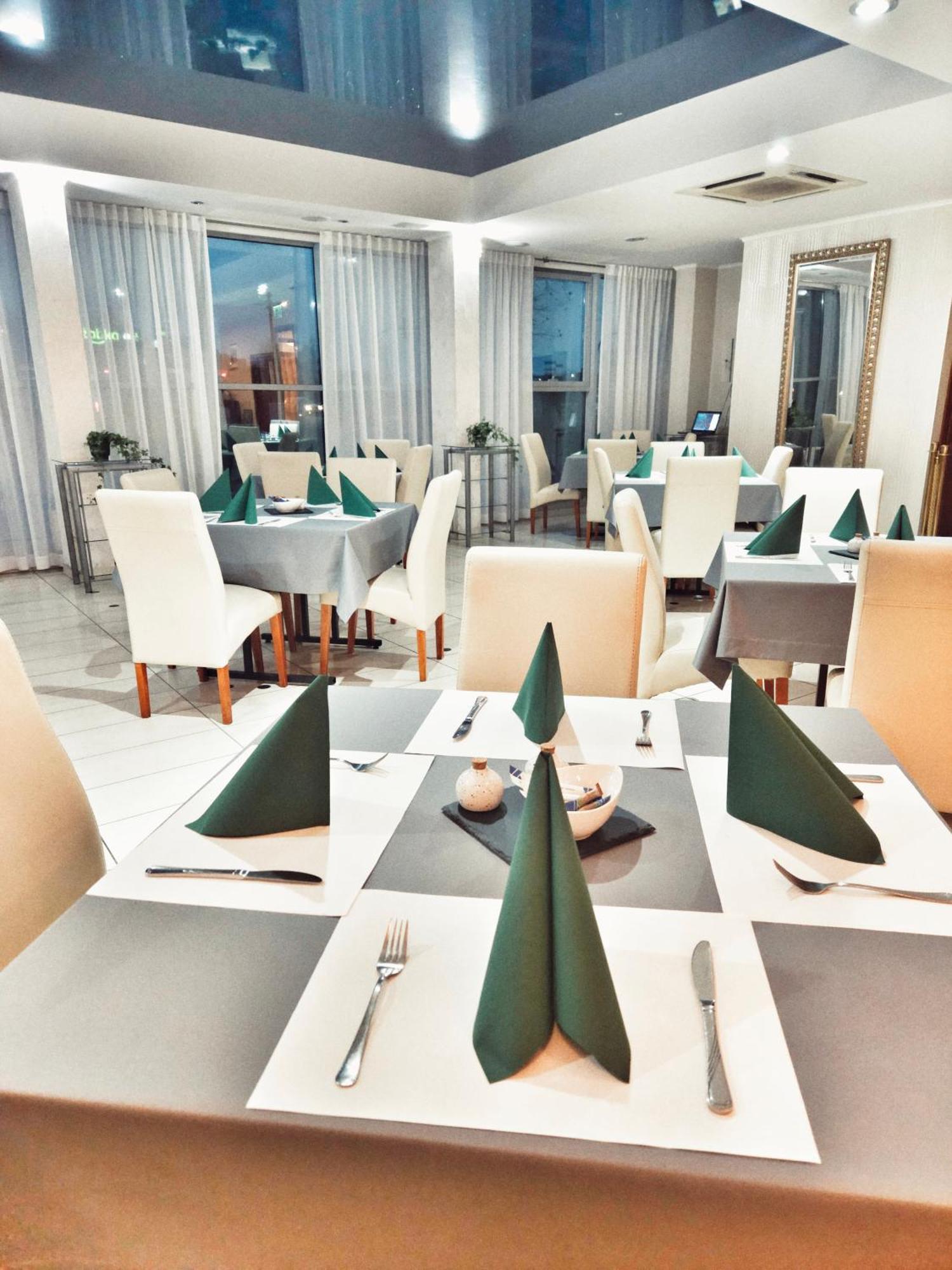 Hotel I Restauracja W Luboniu Екстер'єр фото