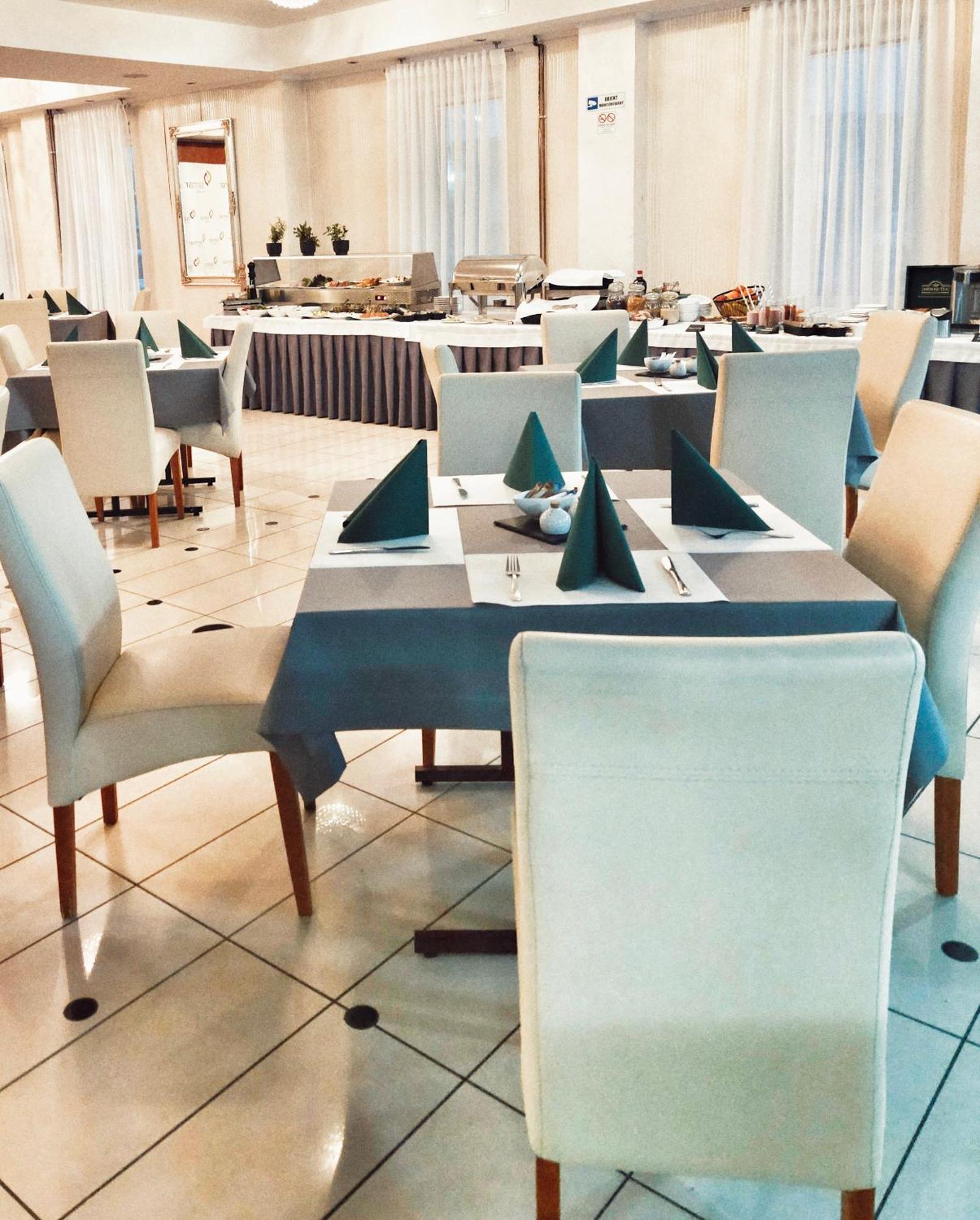 Hotel I Restauracja W Luboniu Екстер'єр фото