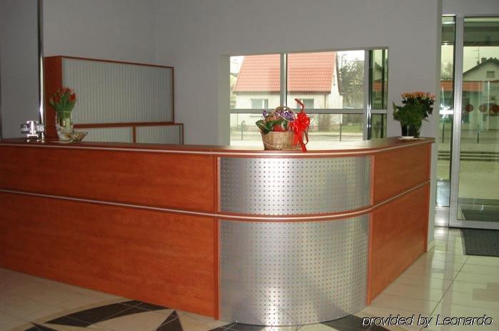 Hotel I Restauracja W Luboniu Екстер'єр фото
